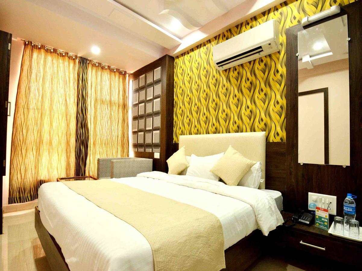 Oyo 2403 Hotel Aamantran Avenue Ujjain Extérieur photo
